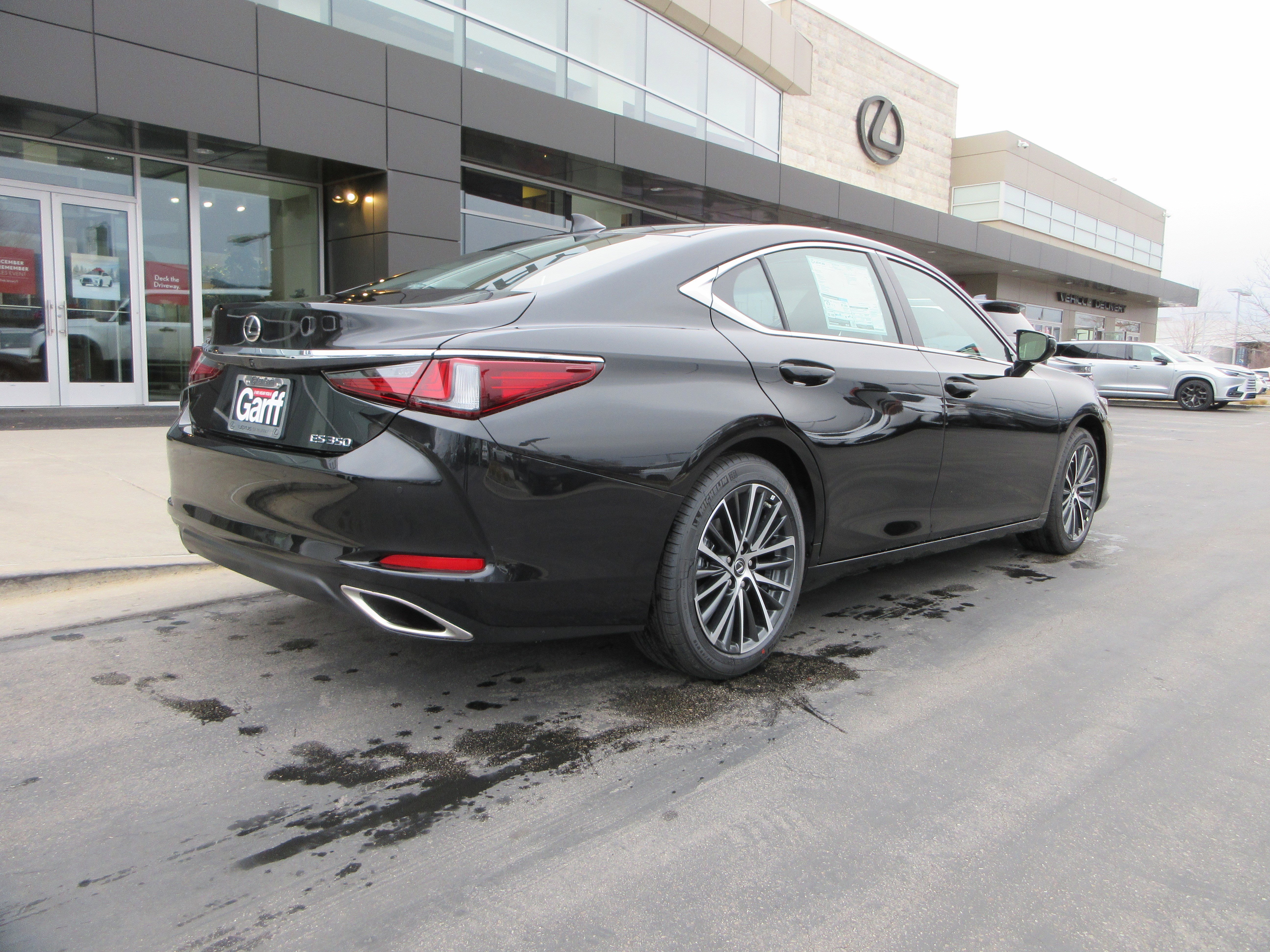 2025 Lexus ES 350 - Photo 9