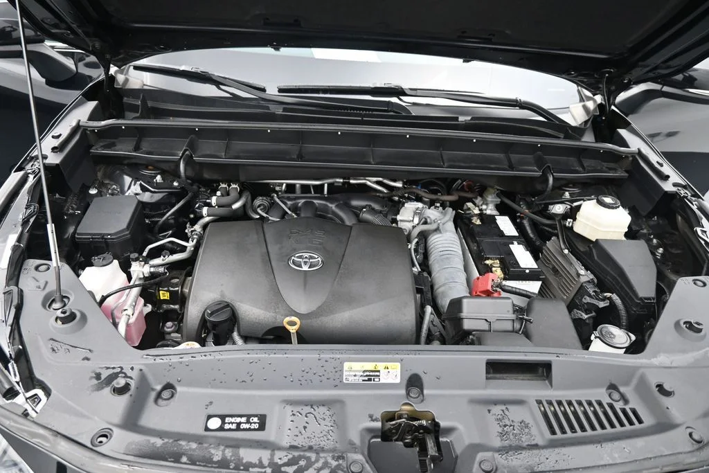Used 2022 Black Toyota XLE image 18