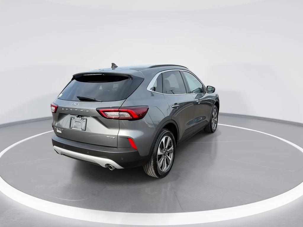 Used 2025  Ford Platinum image 8