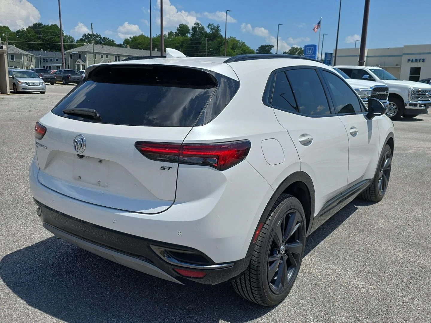 Used 2023 White Frost Tricoat Buick Essence image 3