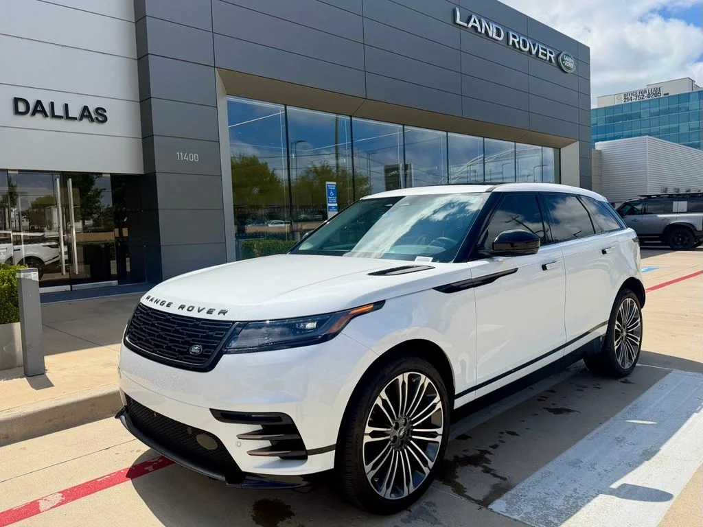 Used 2025 Ostuni Pearl White Metallic Land Rover Dynamic HSE image 1