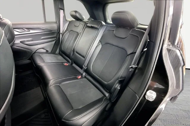Used 2024 Black Jeep Altitude image 19