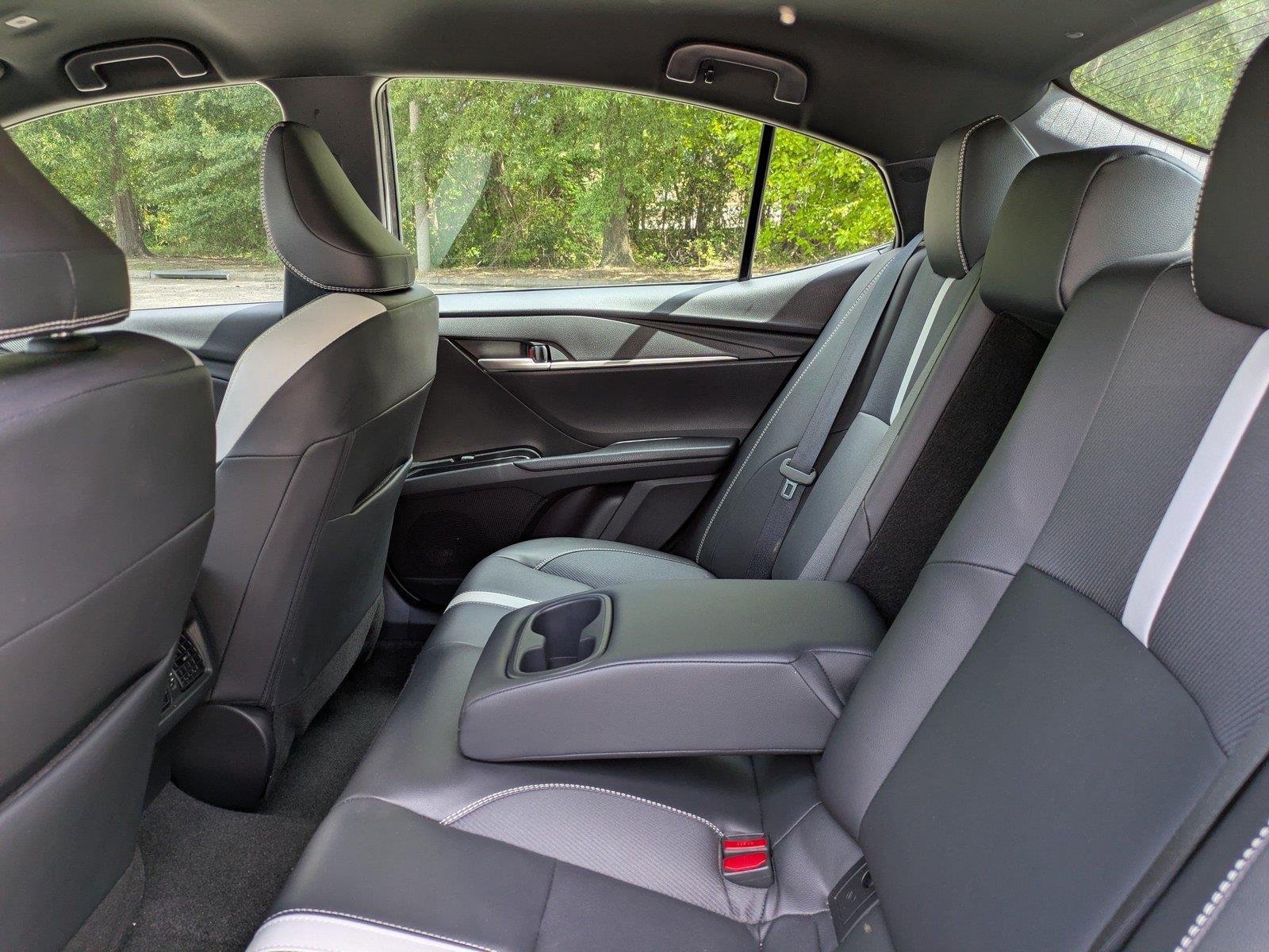 Used 2025  Toyota SE image 13
