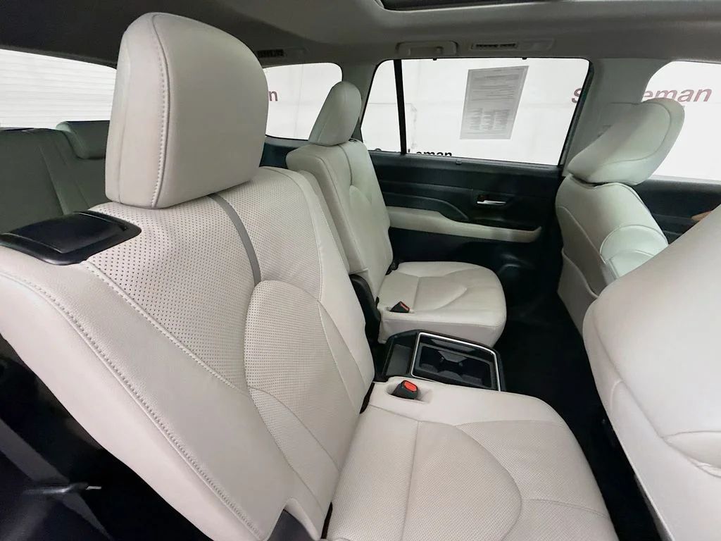 Used 2024 White Toyota Platinum image 29