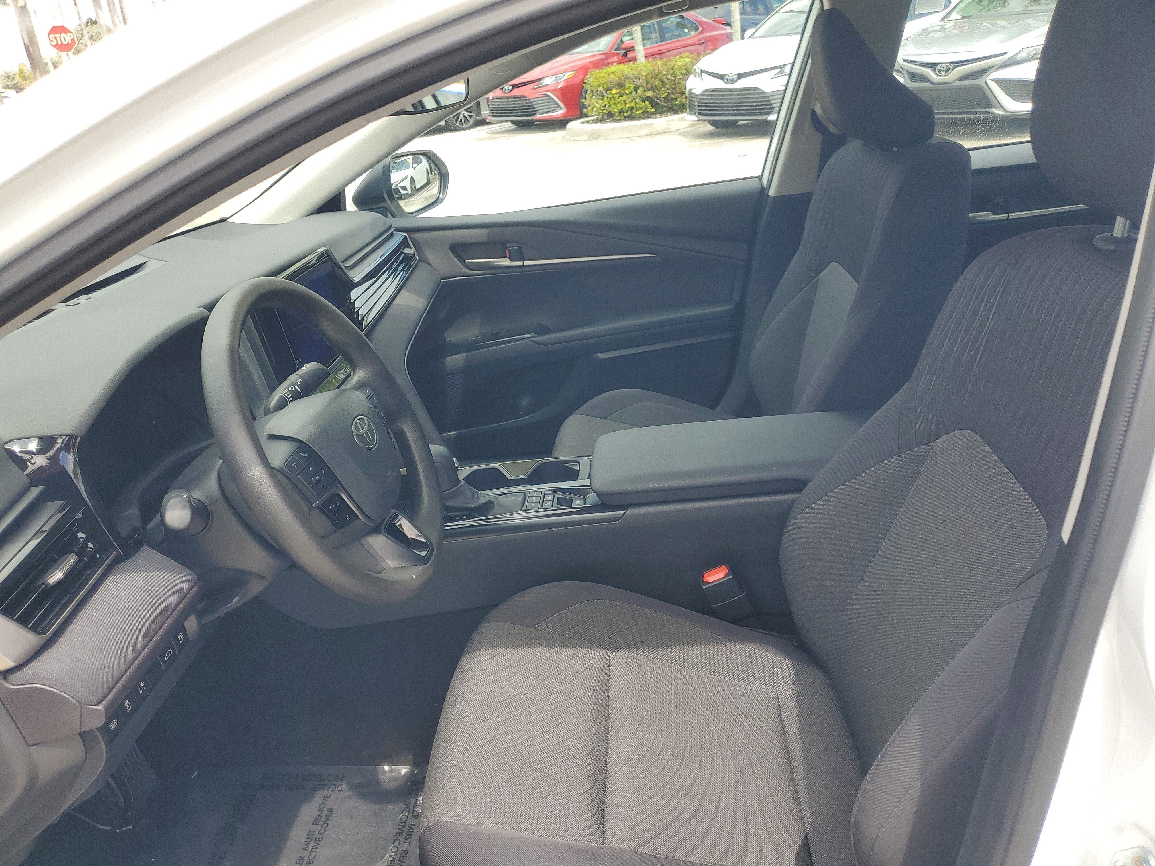 Used 2025 Ice Toyota LE image 15