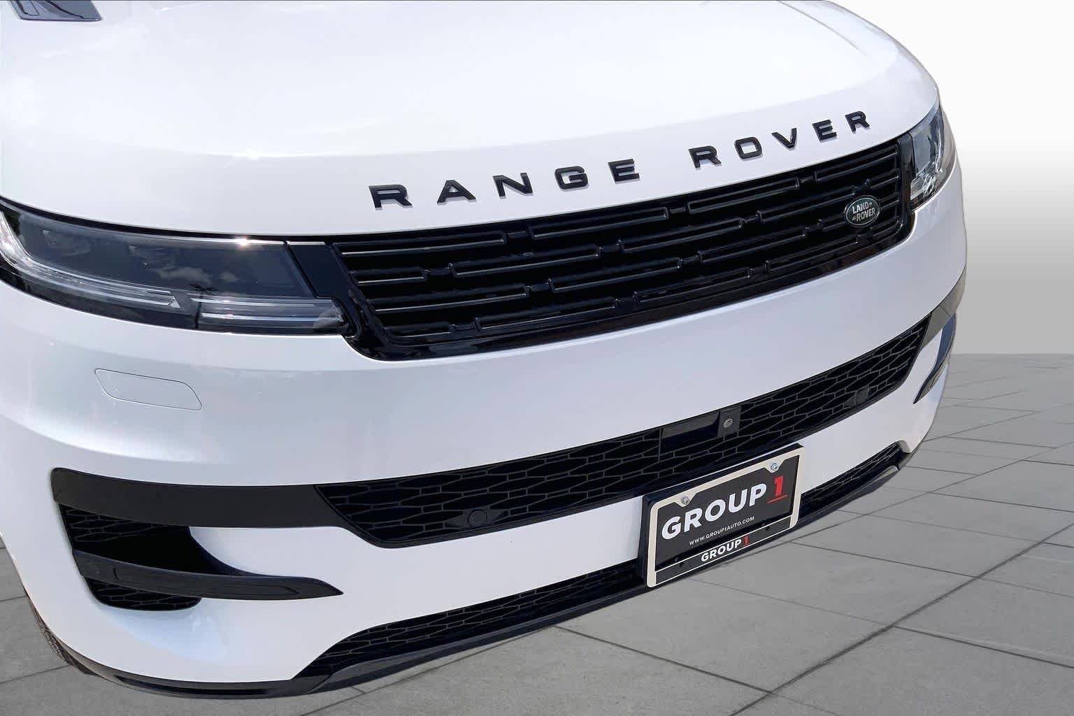 Used 2025 Fuji White Land Rover SE image 30