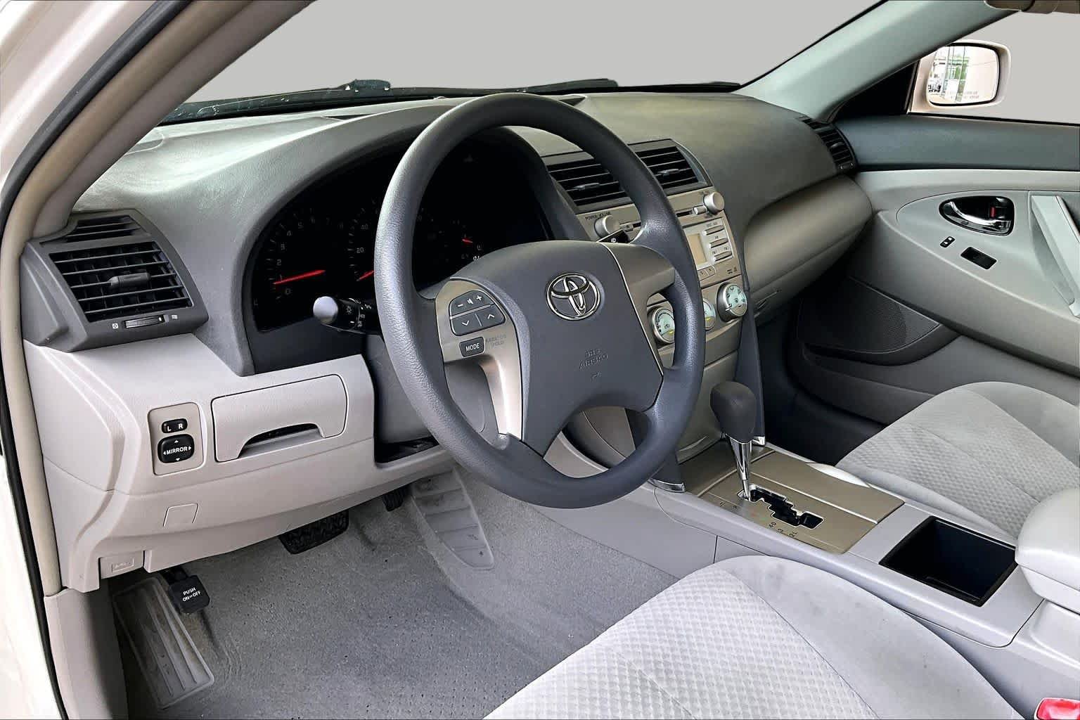 Used 2009 Super White Toyota  image 15