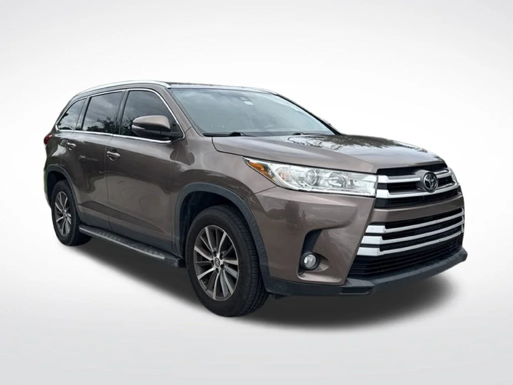Certified Used 2019 Toasted Walnut Pearl Toyota XLE image 2