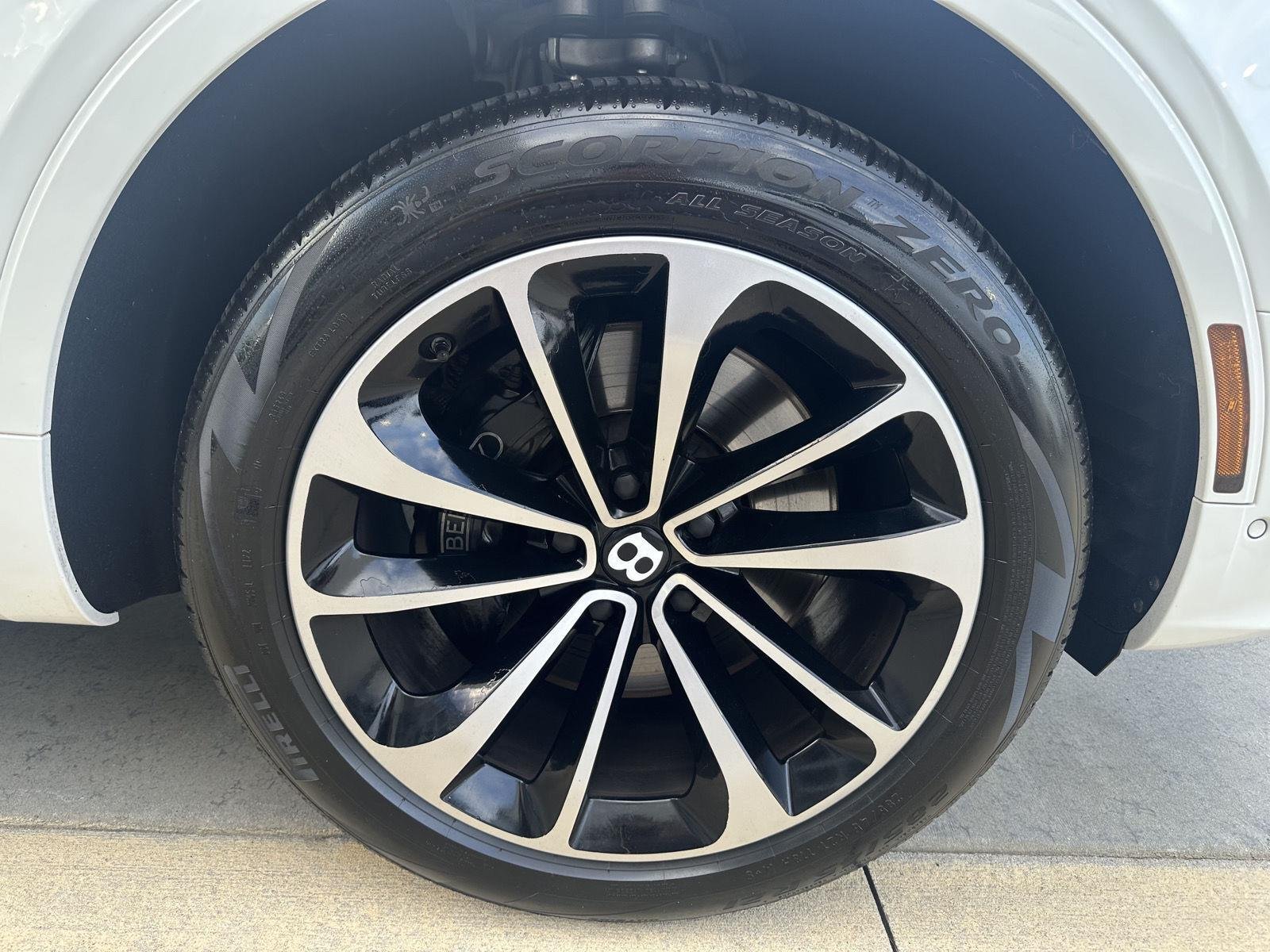 Used 2023  BENTLEY  image 12
