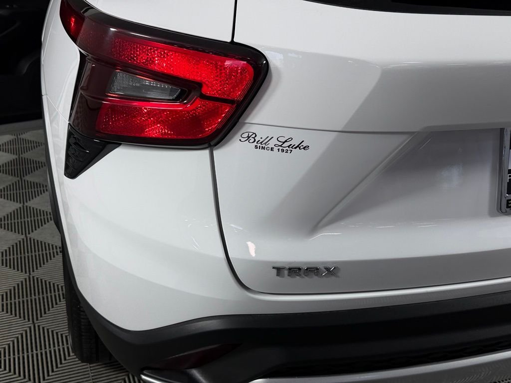 2025 Chevrolet Trax LT - Photo 13