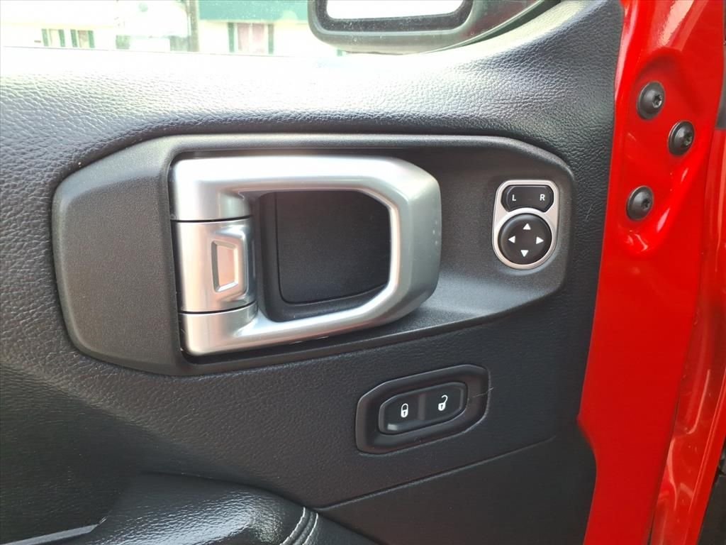 Used 2018 Red Jeep Unlimited Sahara image 15