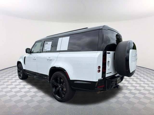 Used 2025  Land Rover X-Dynamic SE image 7