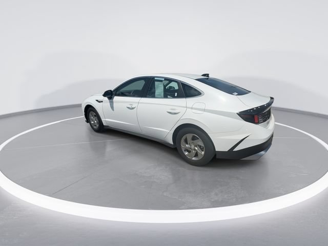 Used 2025 Serenity White Hyundai SE image 6
