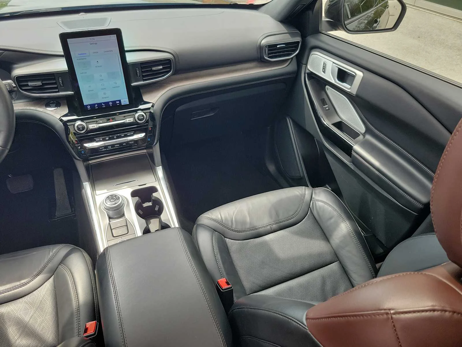 Used 2023 Black Ford Platinum image 14