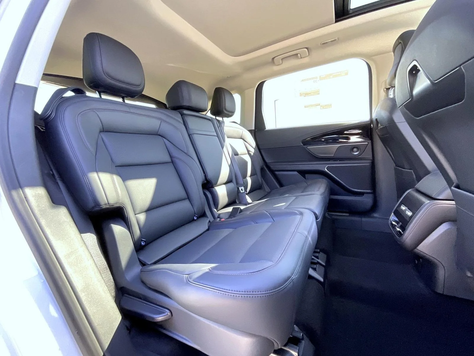 New 2026 White Lincoln Premiere image 20