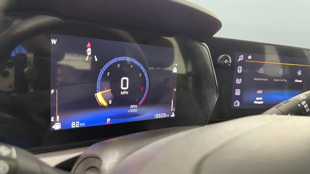 Used 2025 Summit White Chevrolet LT image 21