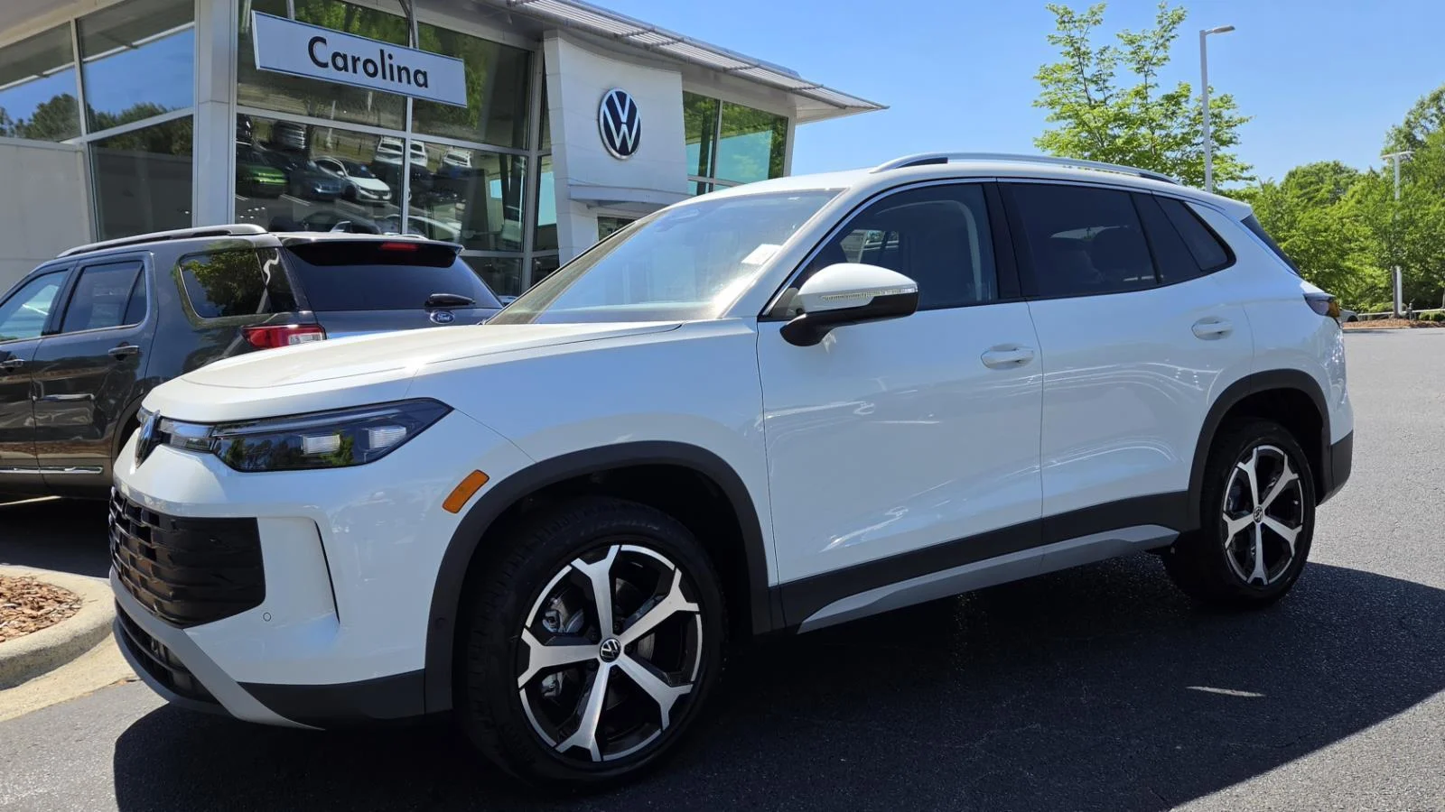 New 2026 Pure White Volkswagen SE image 1