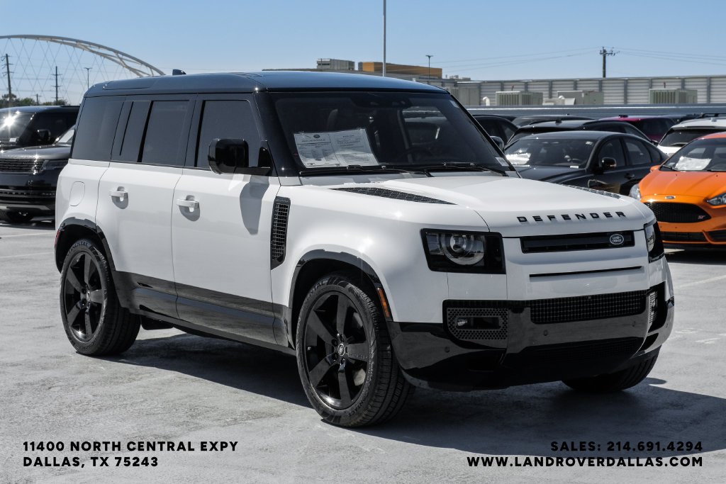 Used 2025 White Land Rover X-Dynamic SE image 6