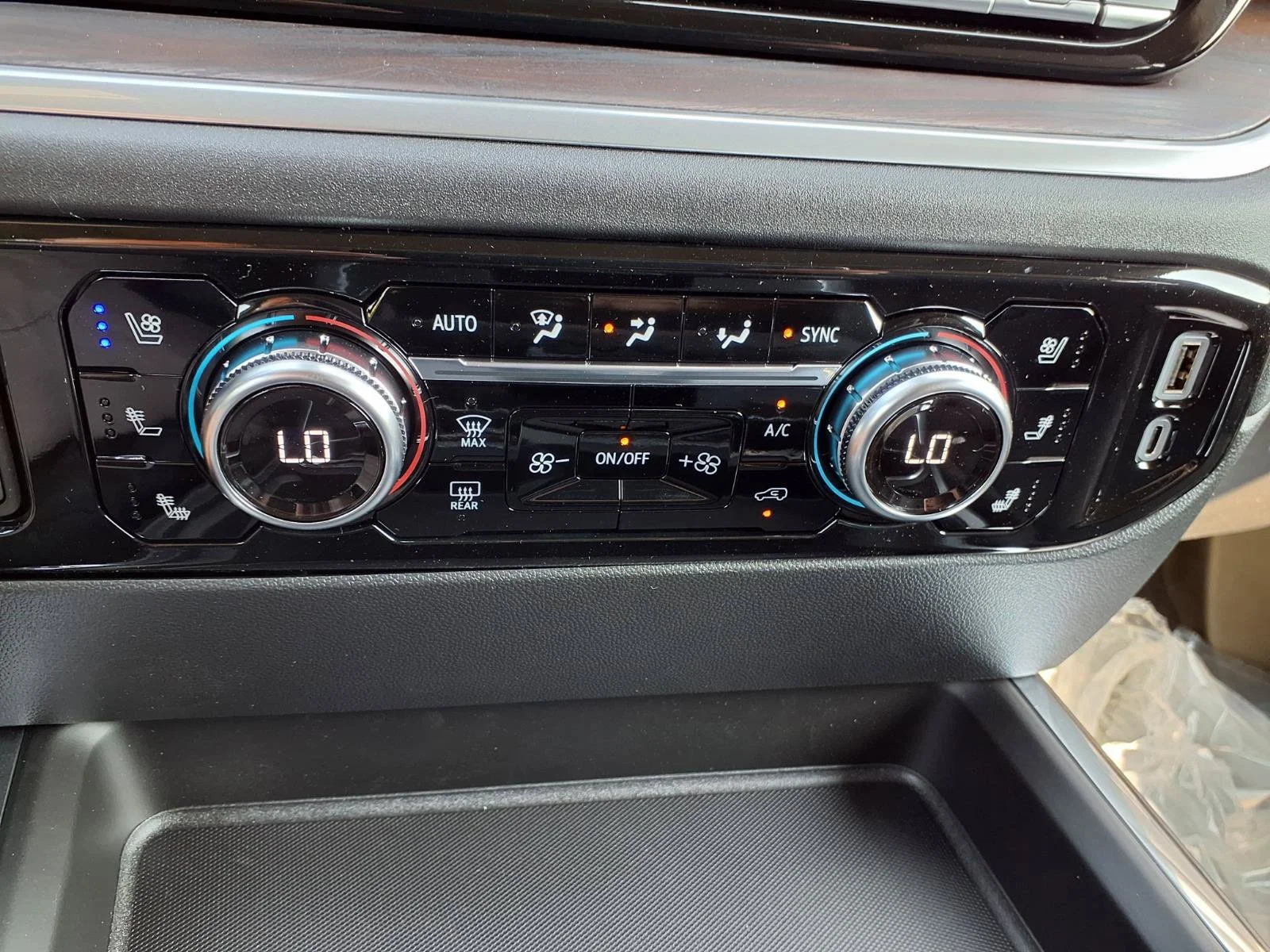 New 2026 Onyx Black GMC SLT image 6