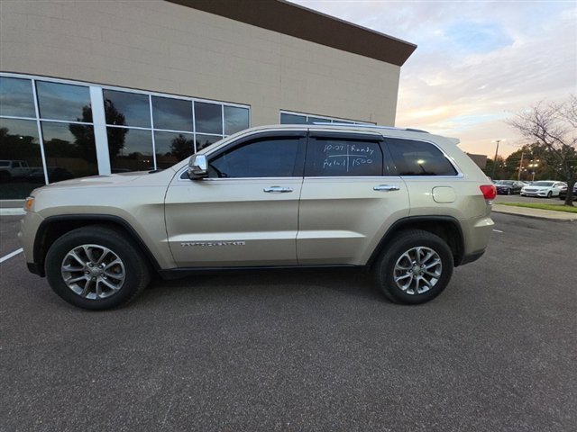 Used 2015 Beige Jeep Limited image 3