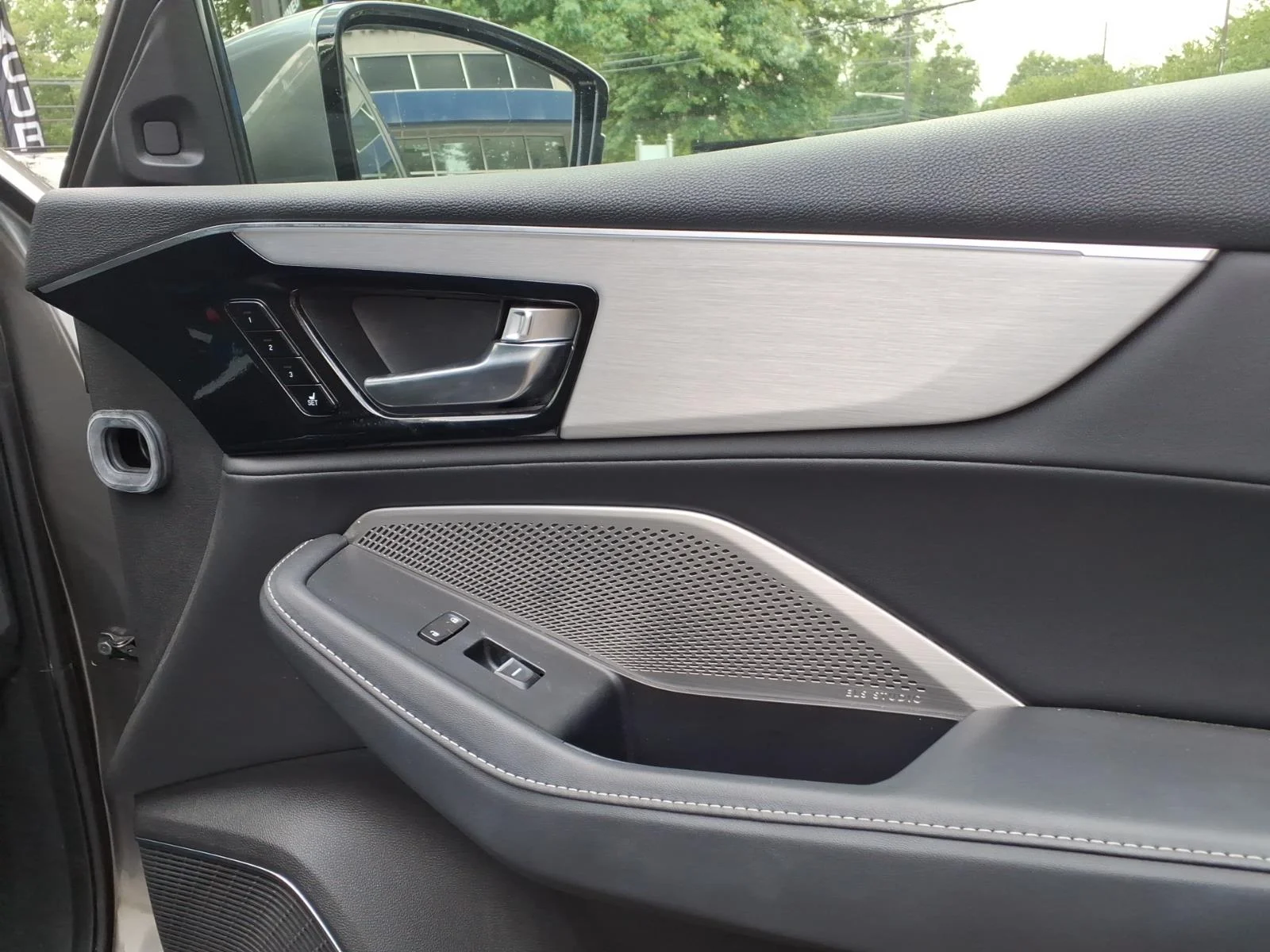 Used 2024 Liquid Carbon Metallic Acura SH-AWD TECH image 13