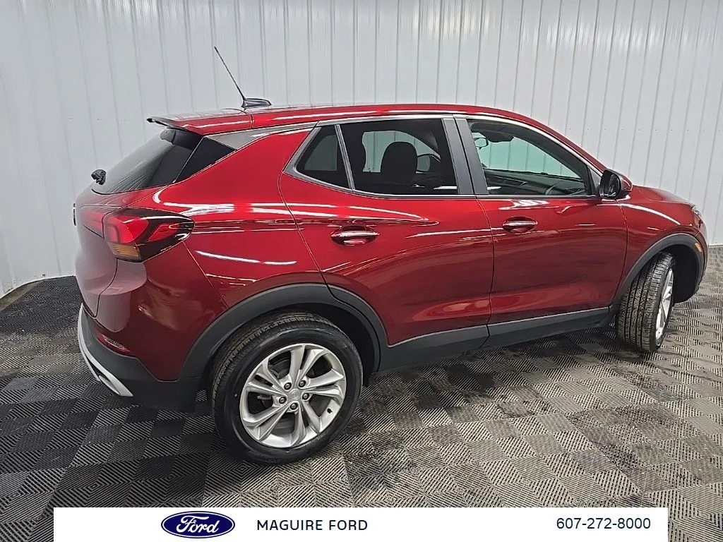 Used 2023 Red Buick Preferred image 3