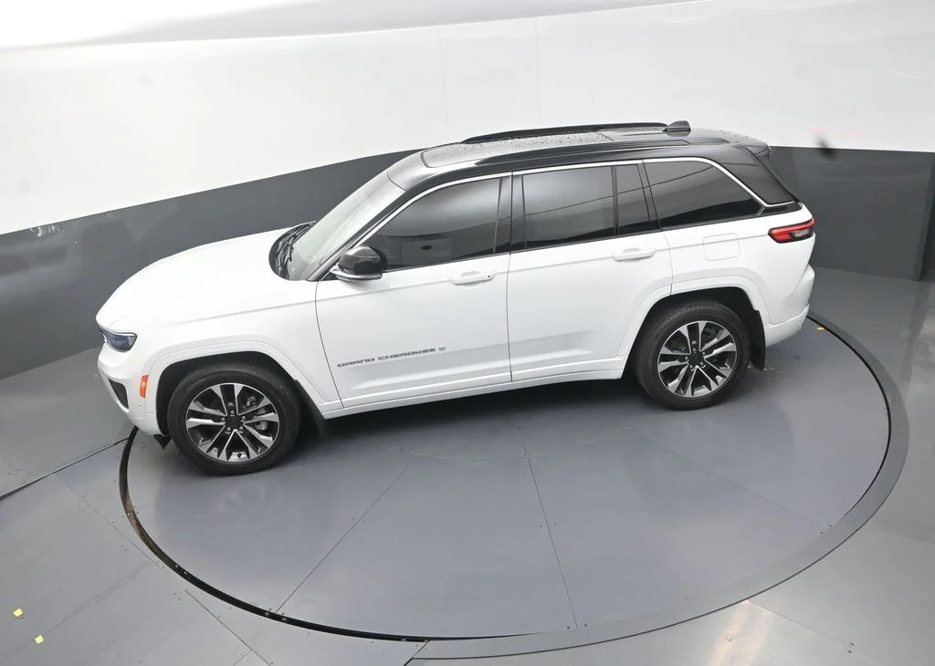 Used 2024 White Jeep Overland image 18