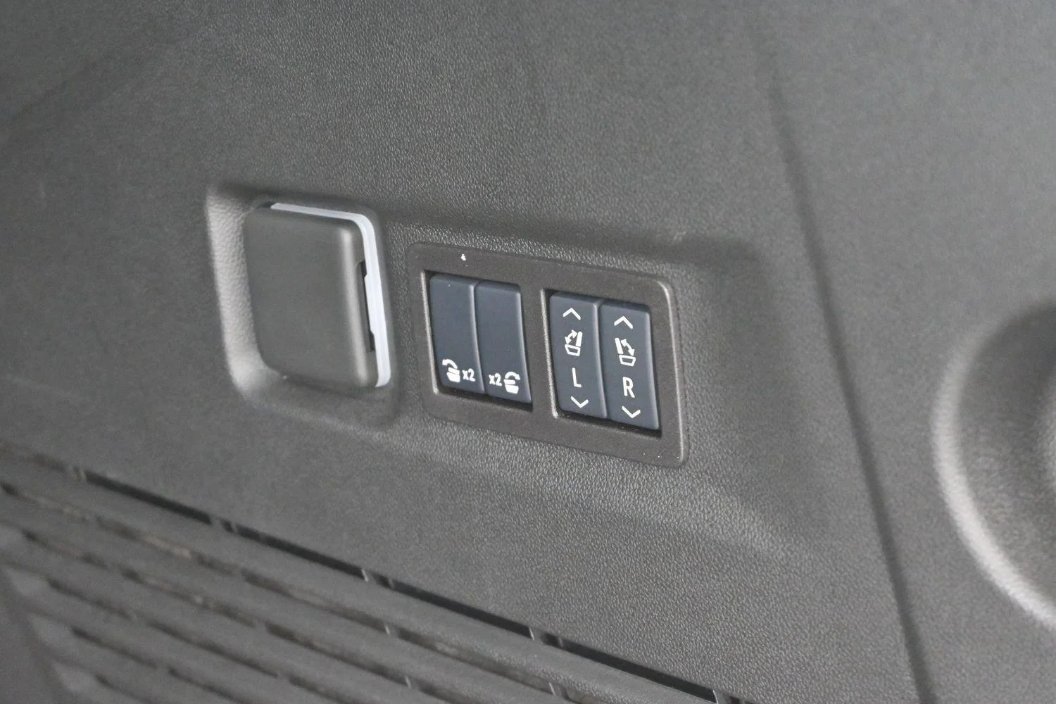 Used 2025 Sterling Metallic GMC AT4 Ultimate image 11