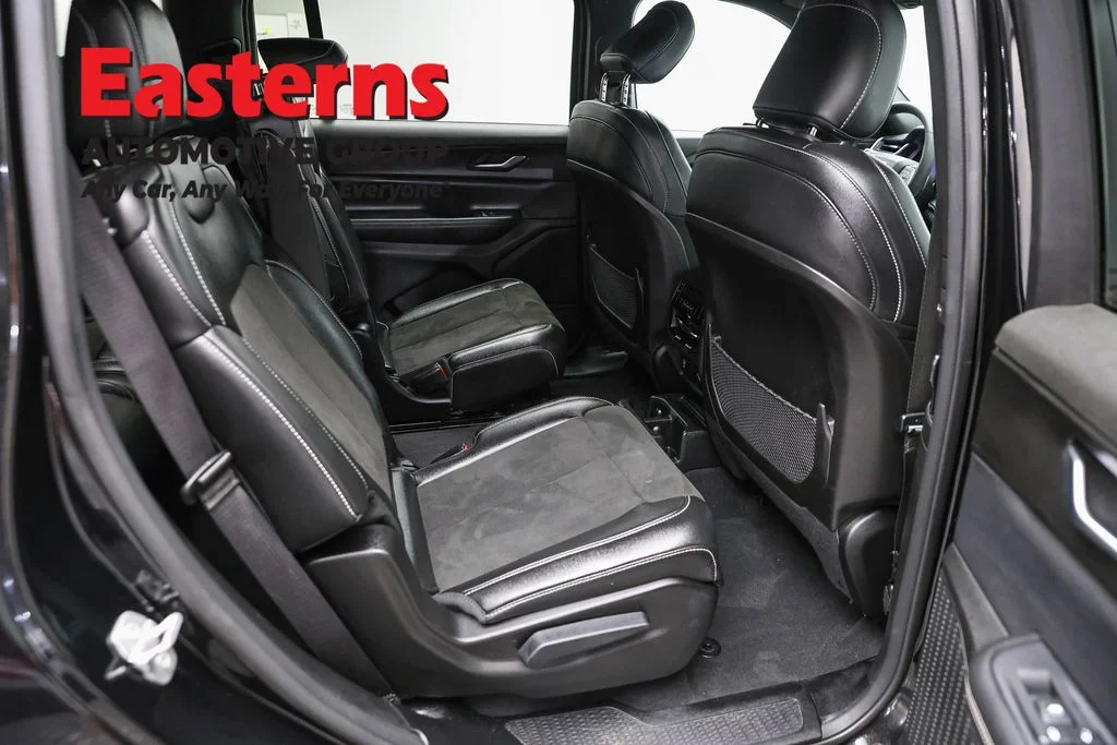 Used 2023 Black Jeep Altitude image 24