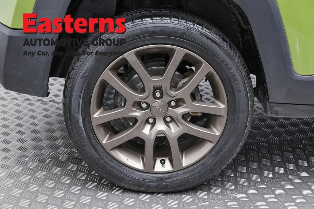 Used 2016 Green Jeep Latitude image 31