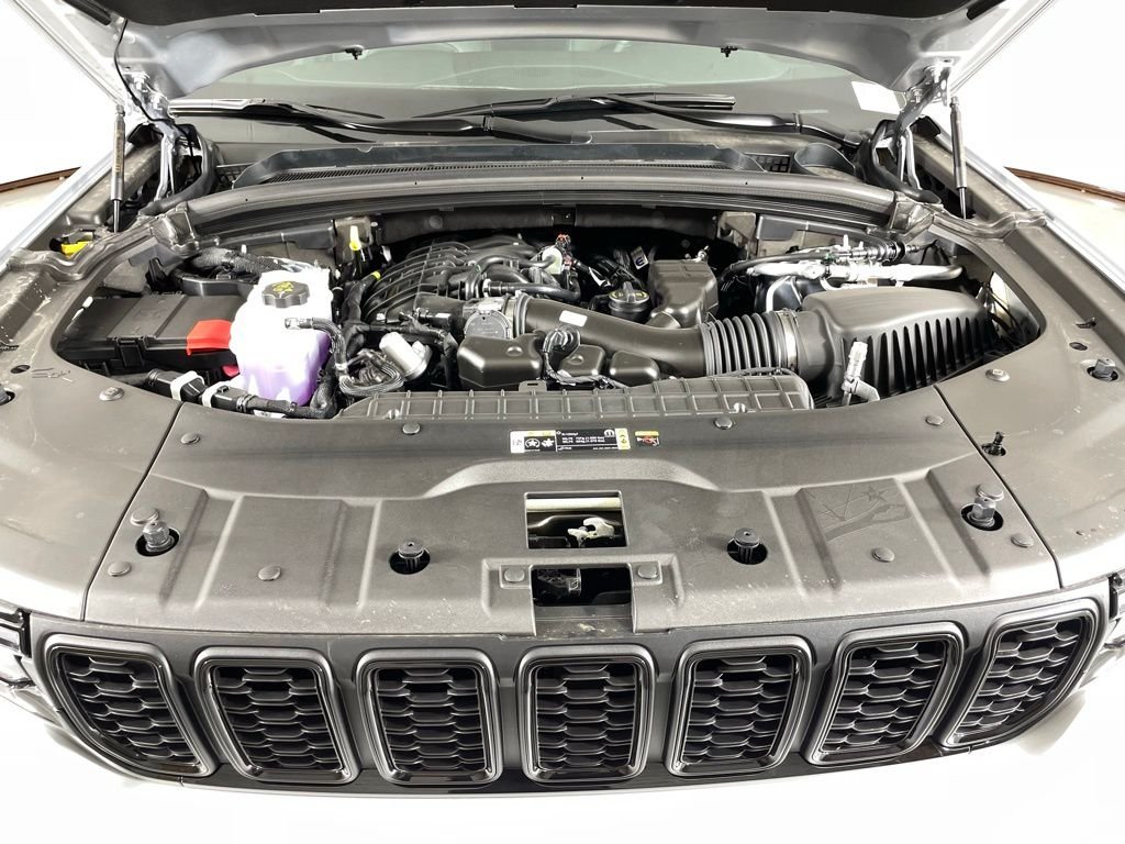 New 2025 Silver Zynith Exterior Paint Jeep Limited image 50
