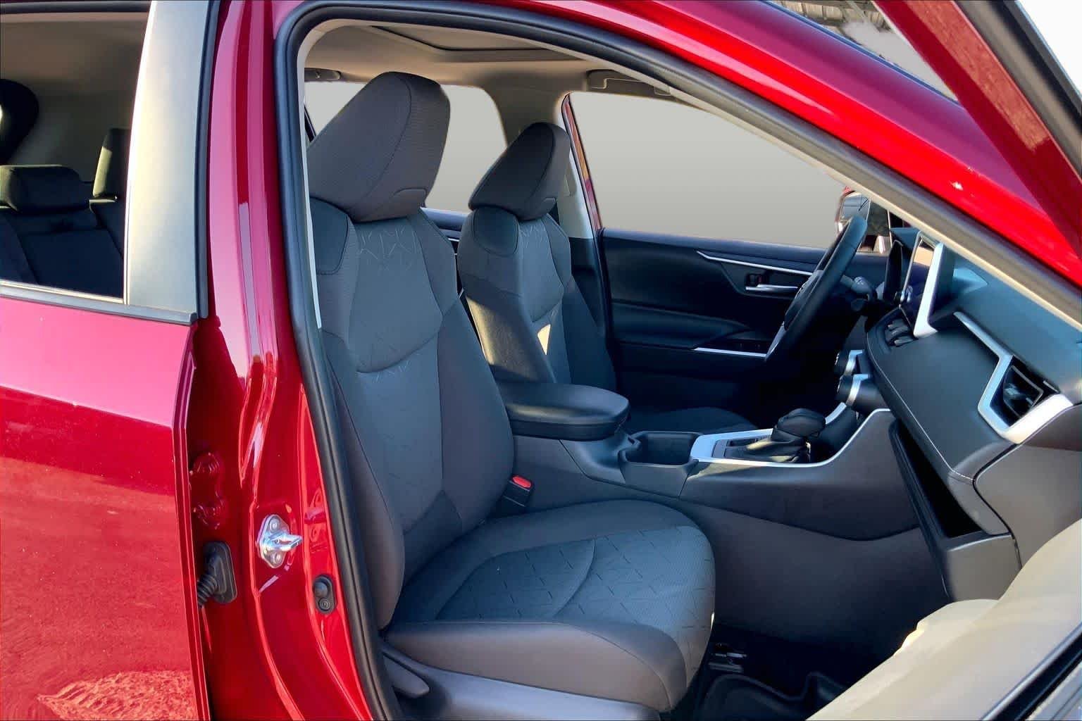 Used 2025 Ruby Flare Pearl Toyota XLE image 9