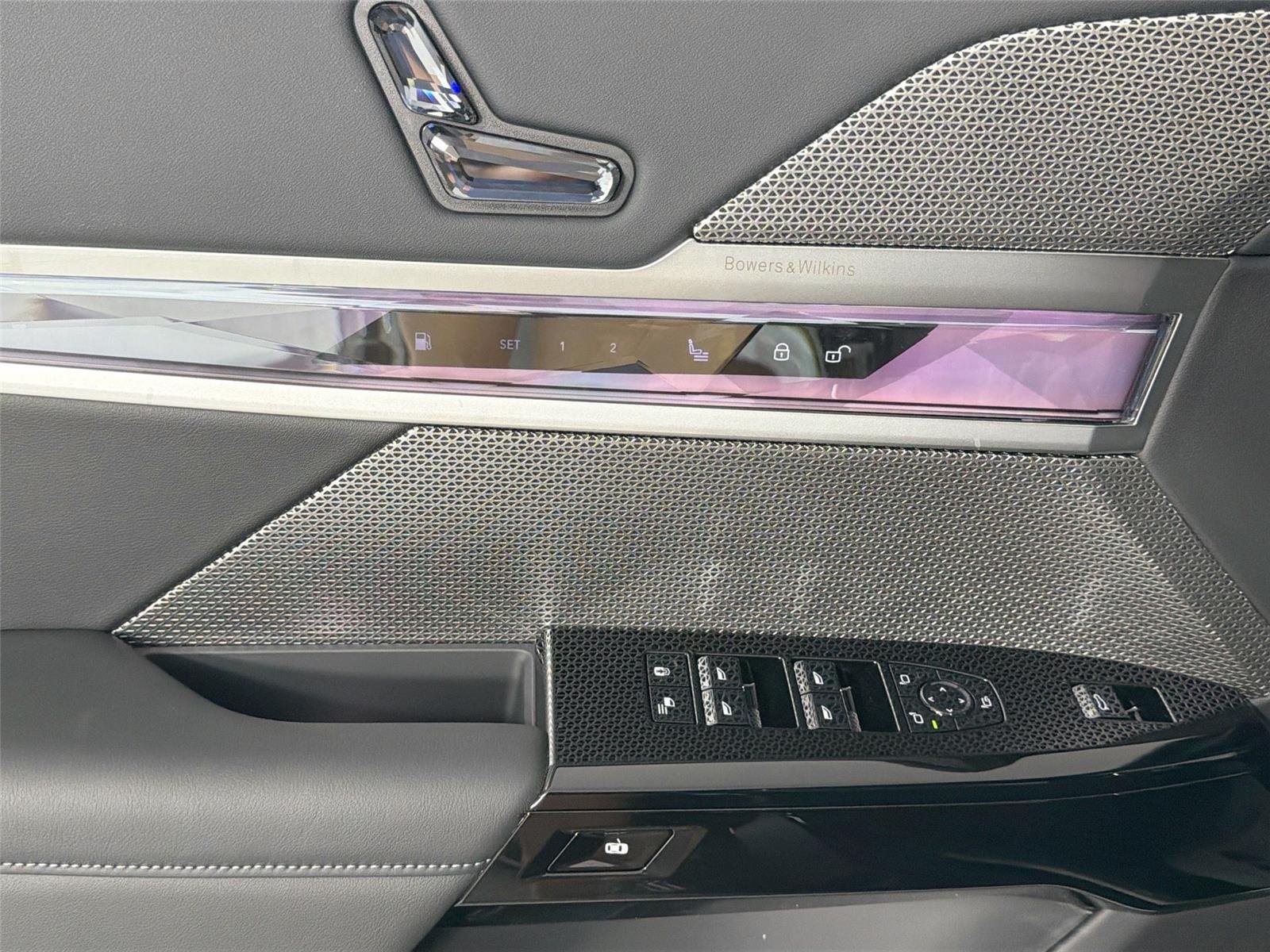 New 2026 Carbon Black Metallic BMW 750e xDrive image 17