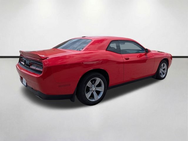 Used 2019 Red Dodge SXT image 4