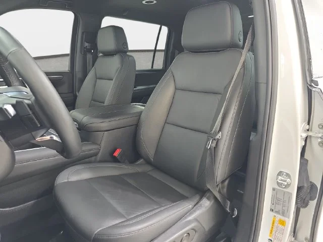 Used 2025 White Chevrolet LT image 14