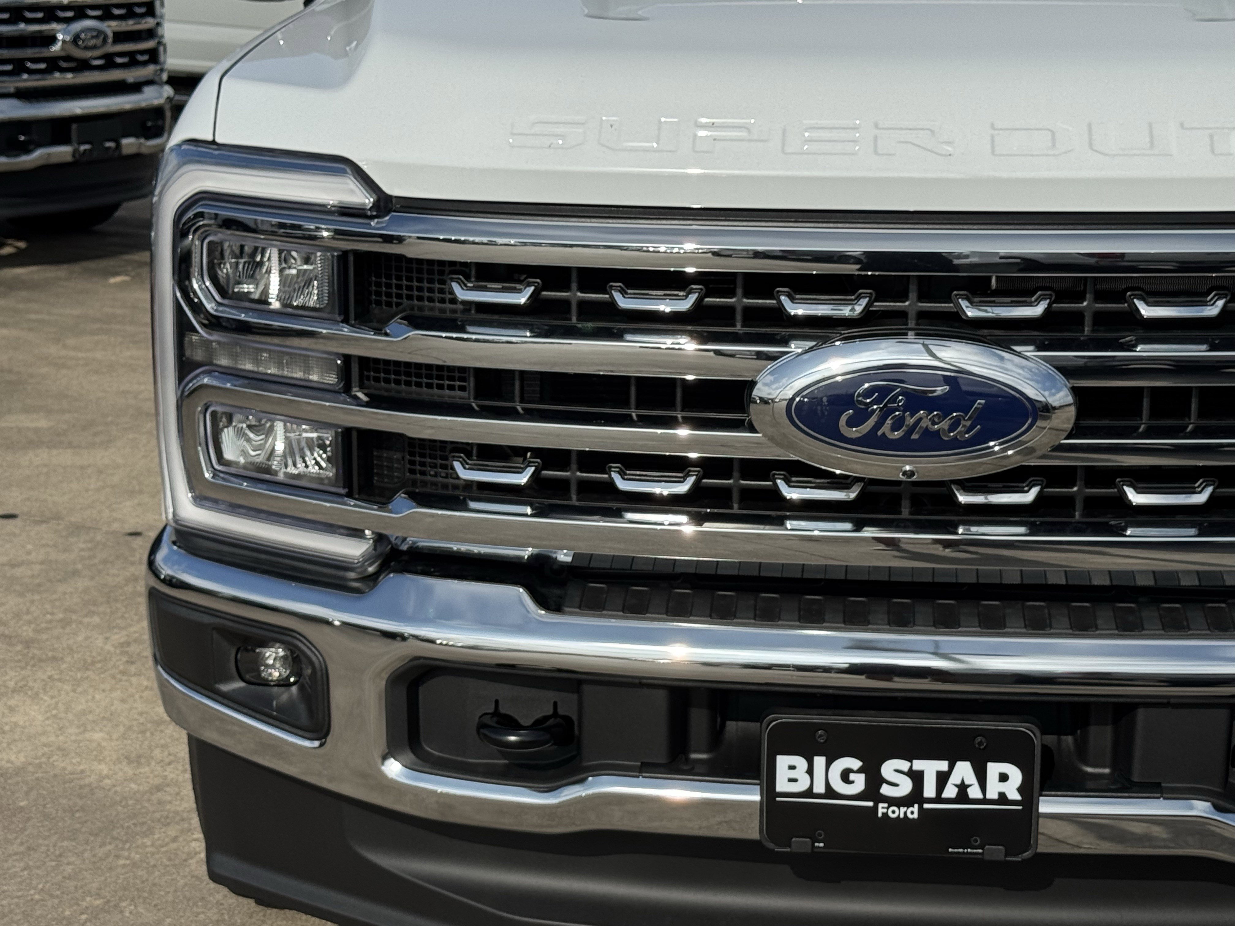 New 2026 Oxford White Ford LARIAT image 5