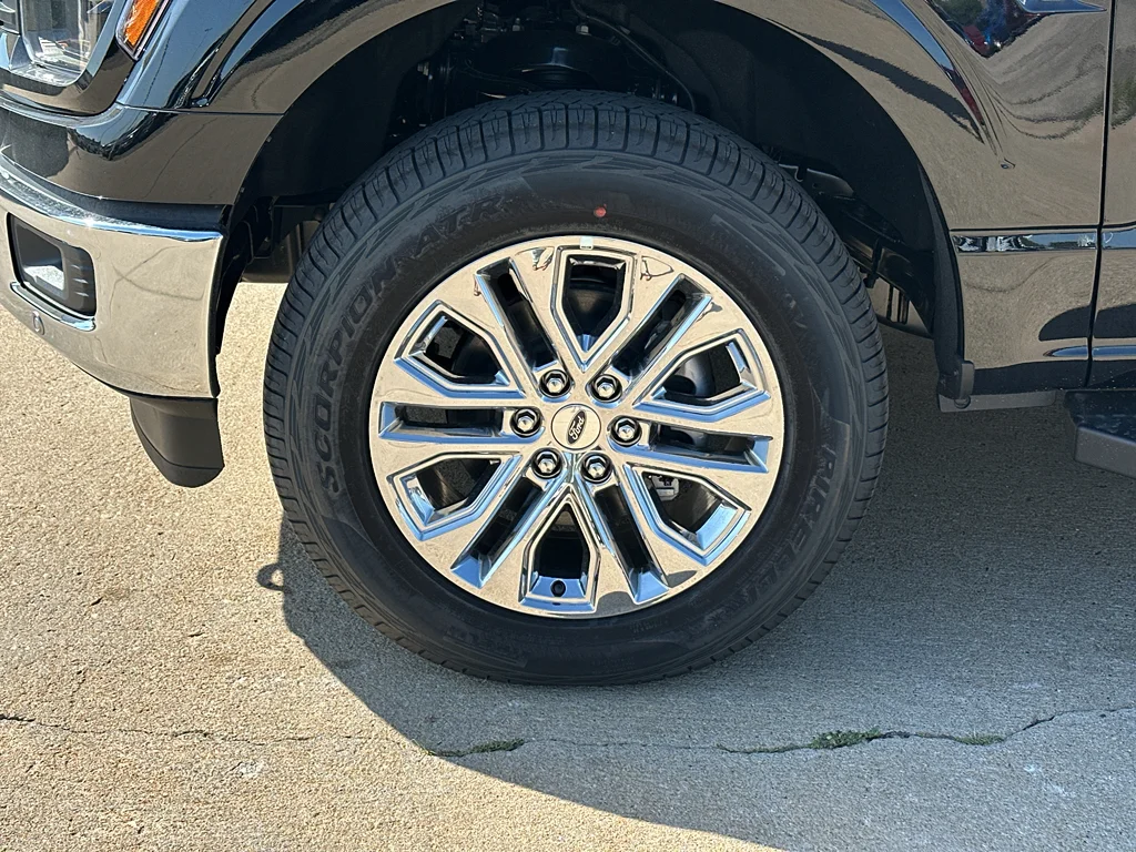 New 2026 Agate Black Metallic Ford XLT image 7