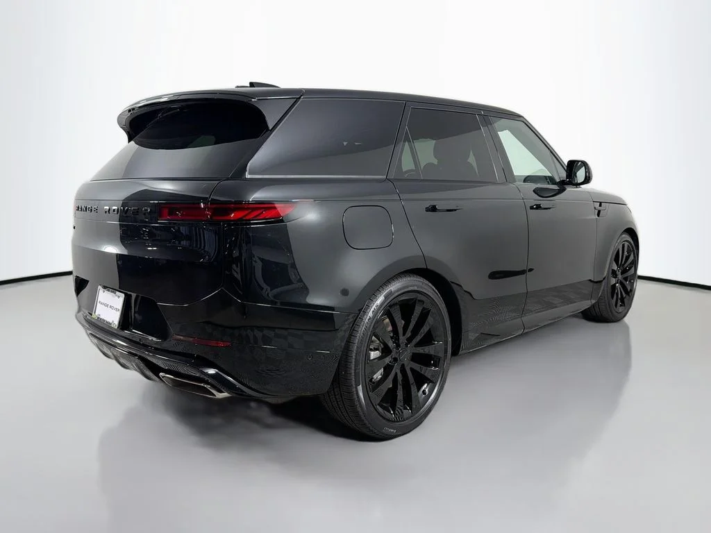 New 2026 Santorini Black Land Rover Dynamic SE image 5
