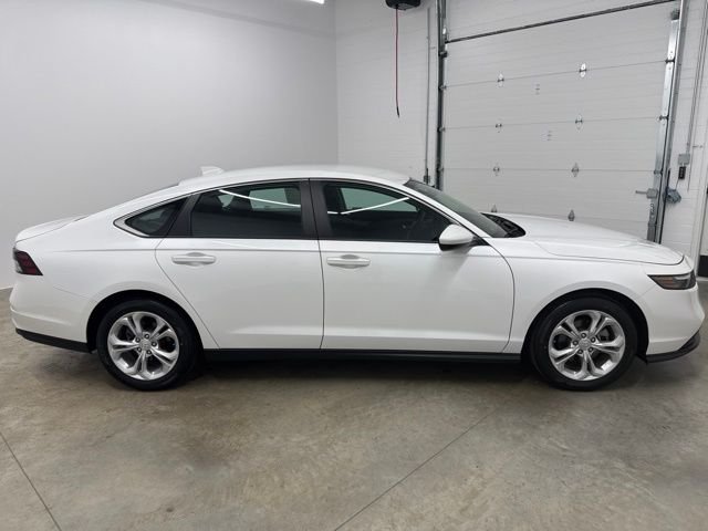 Used 2023 White Honda LX image 4