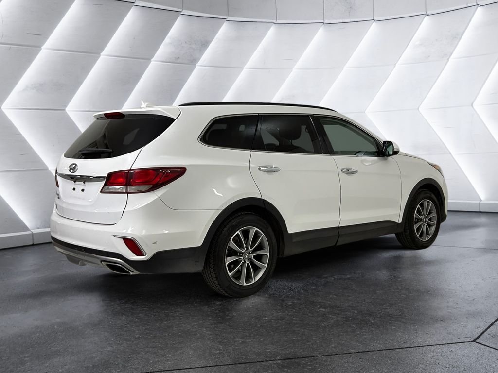 Used 2019 White Hyundai SE image 4