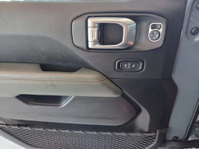Used 2024 Gray Jeep Mojave image 21
