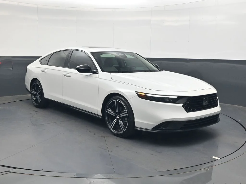 Certified Used 2026 Platinum White Pearl Honda SE image 2