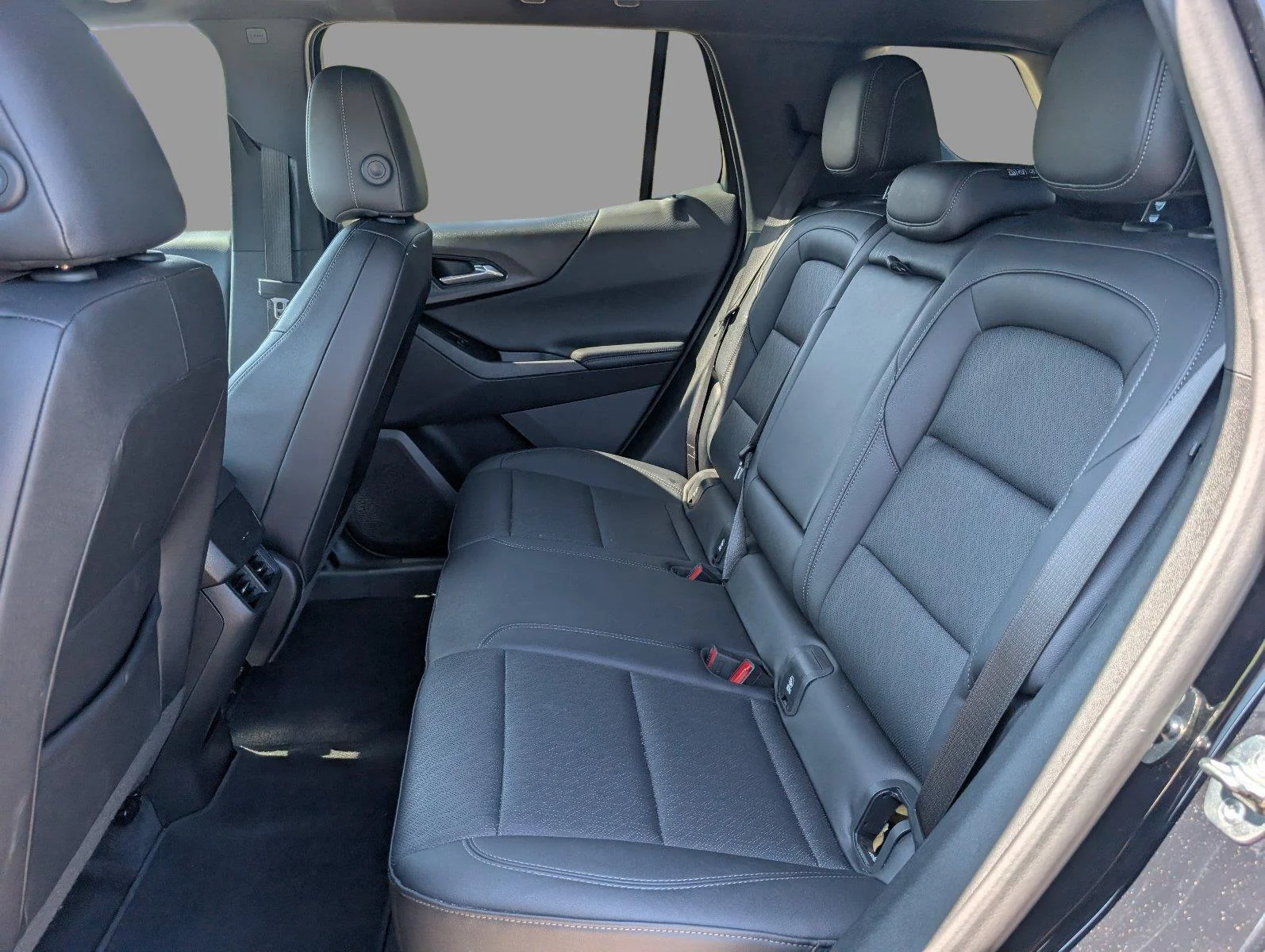 Used 2025 Mosaic Black Metallic Chevrolet LT image 33