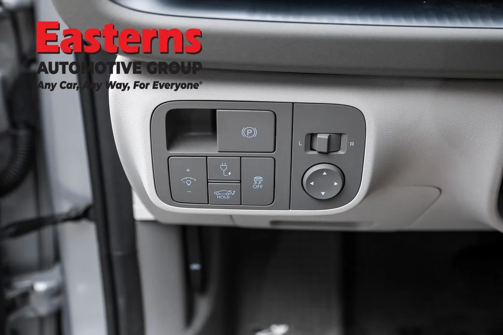 Used 2023 Silver Hyundai SEL image 22