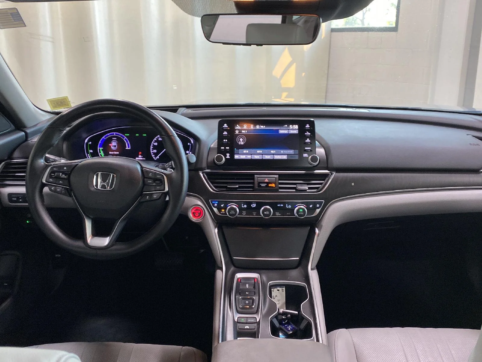 Used 2018 Modern Steel Metallic Honda Touring image 20