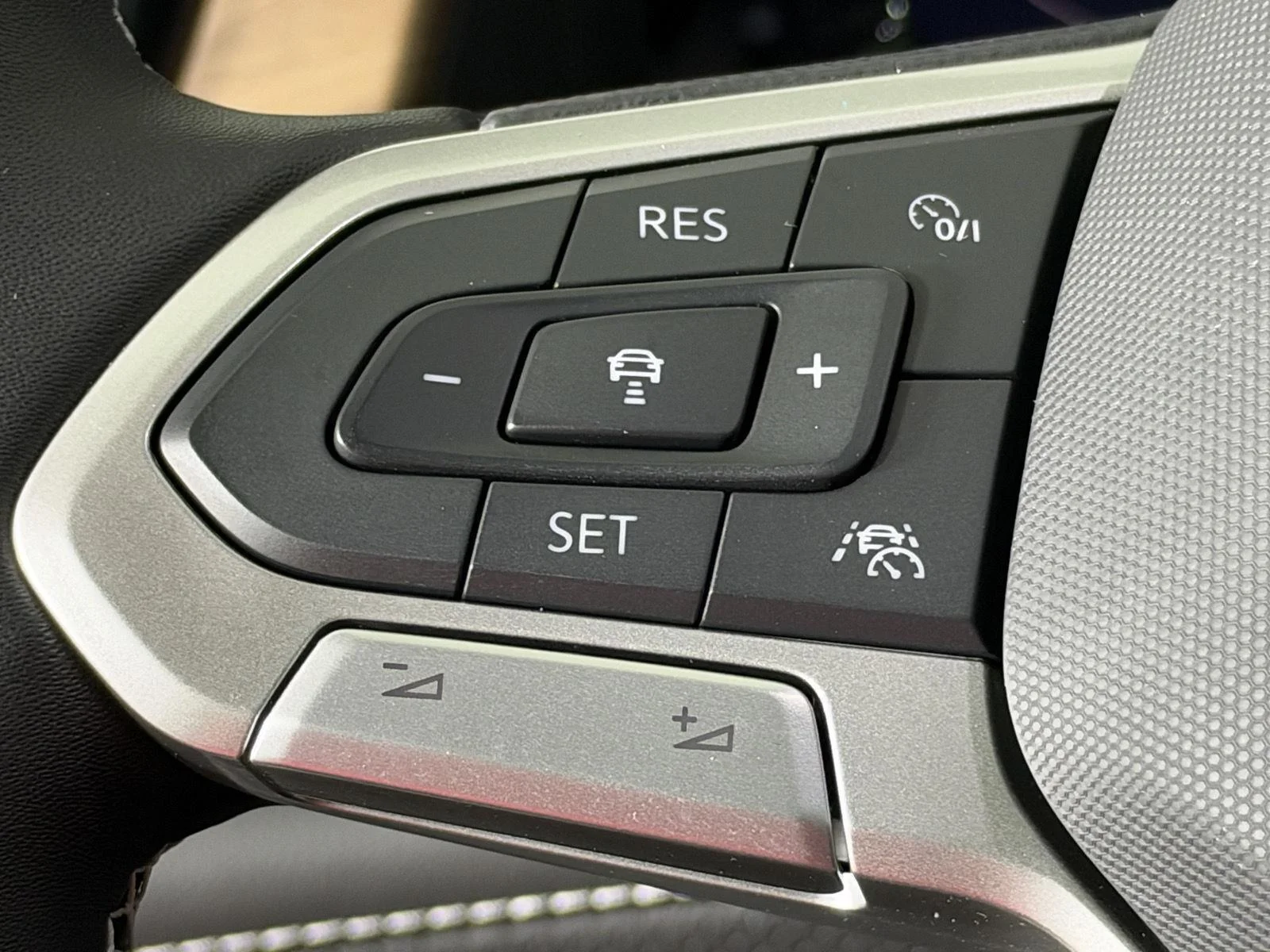 New 2026 Pure Gray Volkswagen 2.0T SE w/Technology image 28