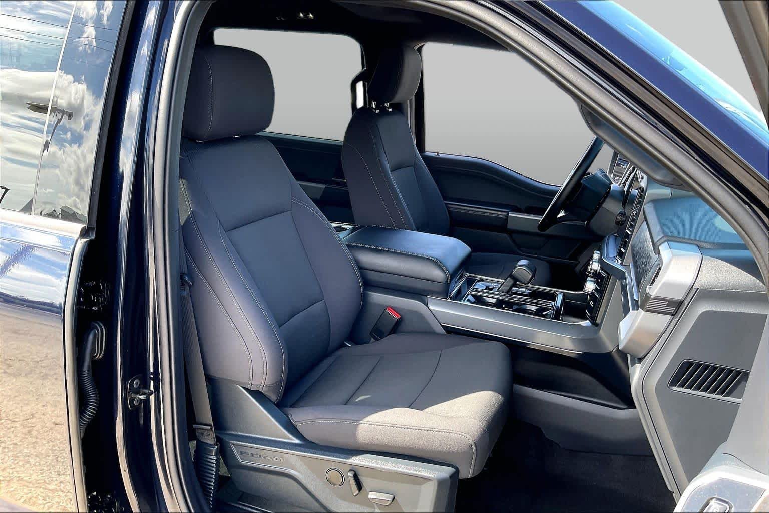 Used 2025 Antimatter Blue Metallic Ford XLT image 9