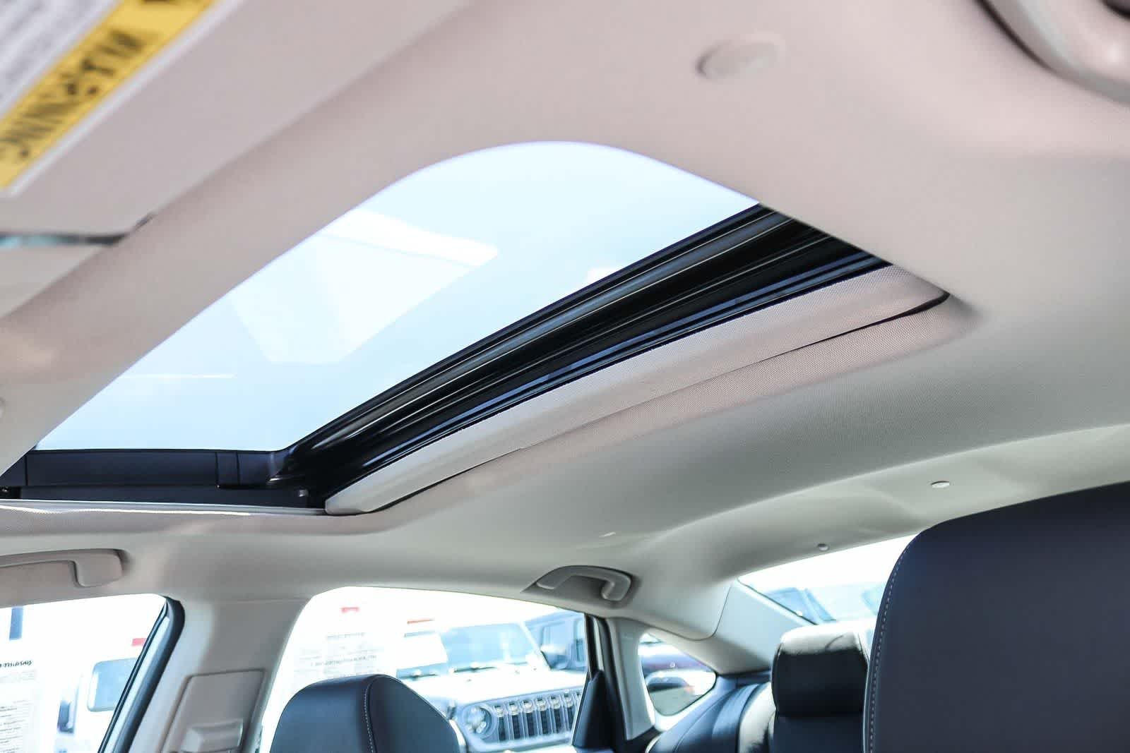 Used 2024 Solar Silver Metallic Honda Touring image 25