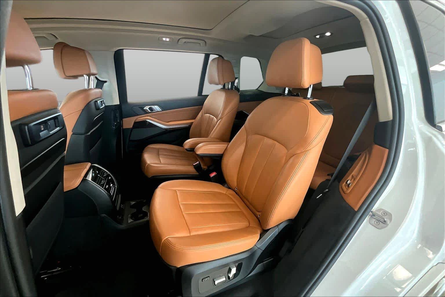 Used 2019 Mineral White Metallic BMW xDrive50i image 17