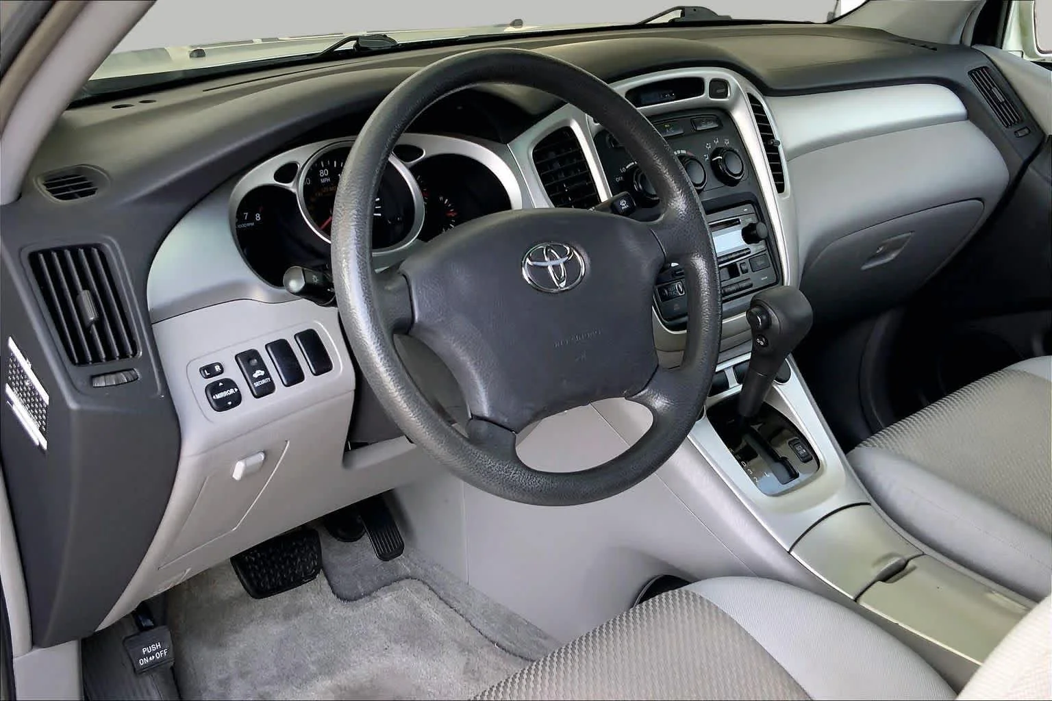 Used 2007 Millenium Silver Metallic Toyota  image 17